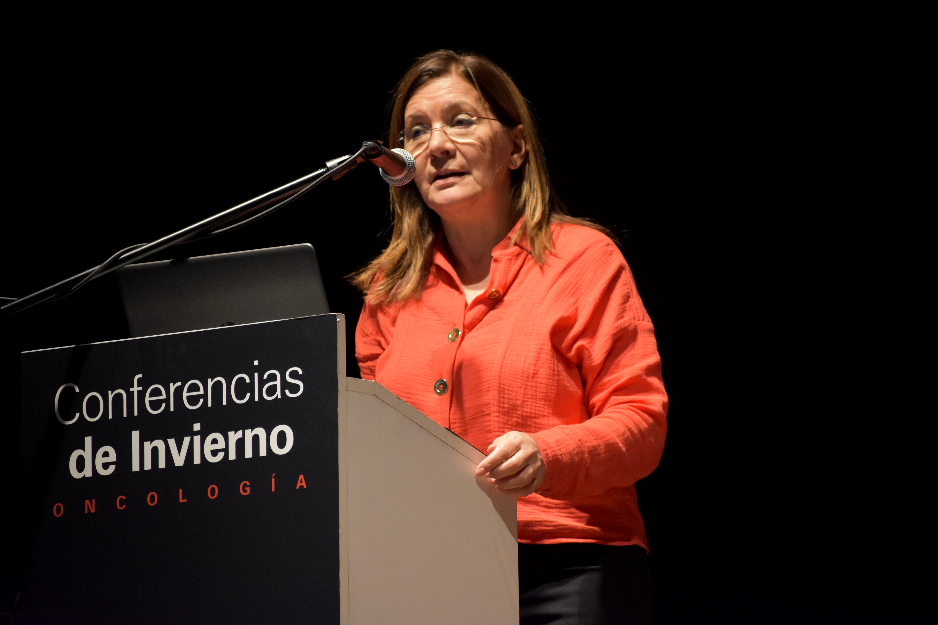 </p>
<h2><b>Prof. Dra. Lucia Delgado Pebe</b></h2>
<p>